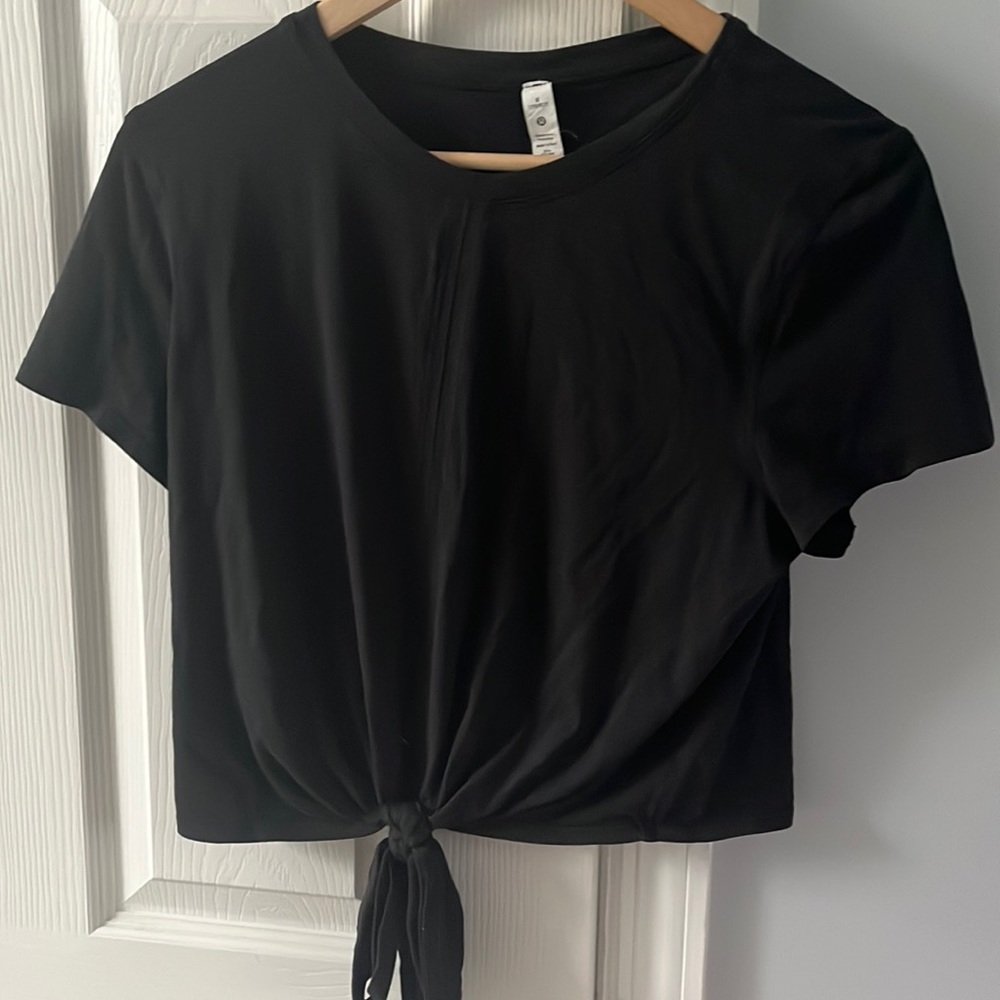 black lululemon t shirt with front tie
